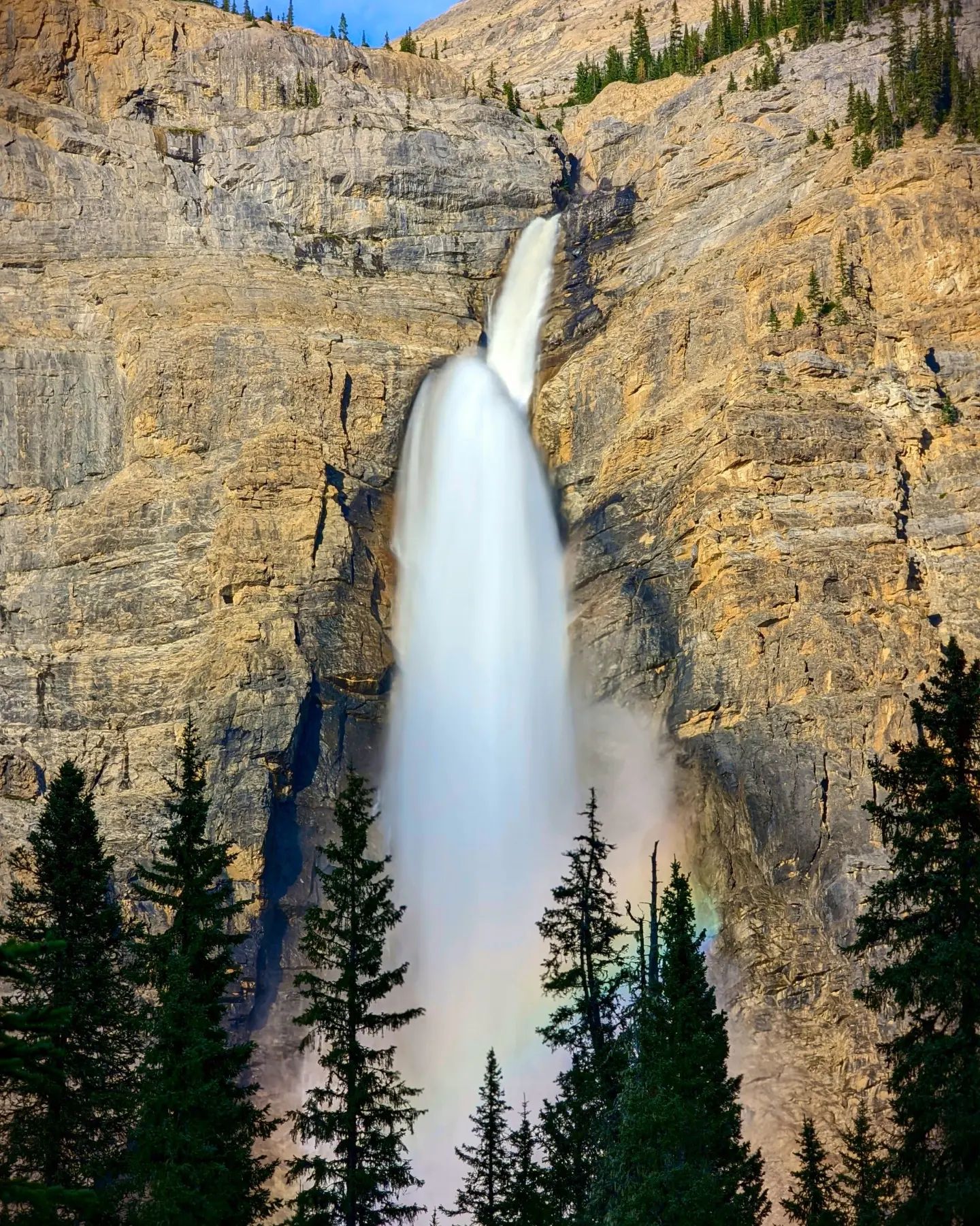 photo by _.kannan.__ caption reads: Beauty it is 🌈🌦️
#nature #canada #travel #travelphotography #rainbow #canadianmallus #canadianmallus🇨🇦 #yohonationalpark #yoho #takkakawfalls.
#madeincanada.
All rights reserved ©